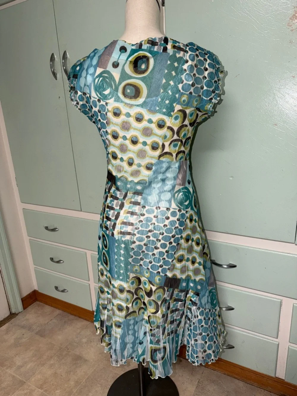 Gorgeous KOMAROV FLORAL CRINKLE MIDI FIT - Flared DRESS Women’s size Medium - Picture 5 of 12